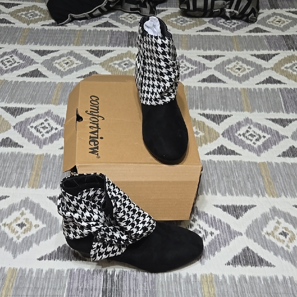 Hounsdtooth Boots
